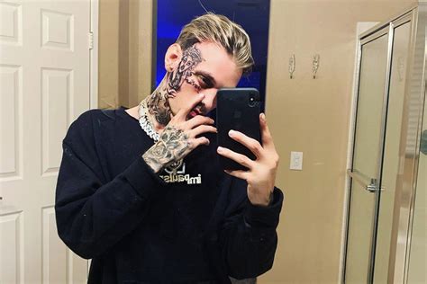 Aaron Carter shocks fans by posting a photo of his penis on。